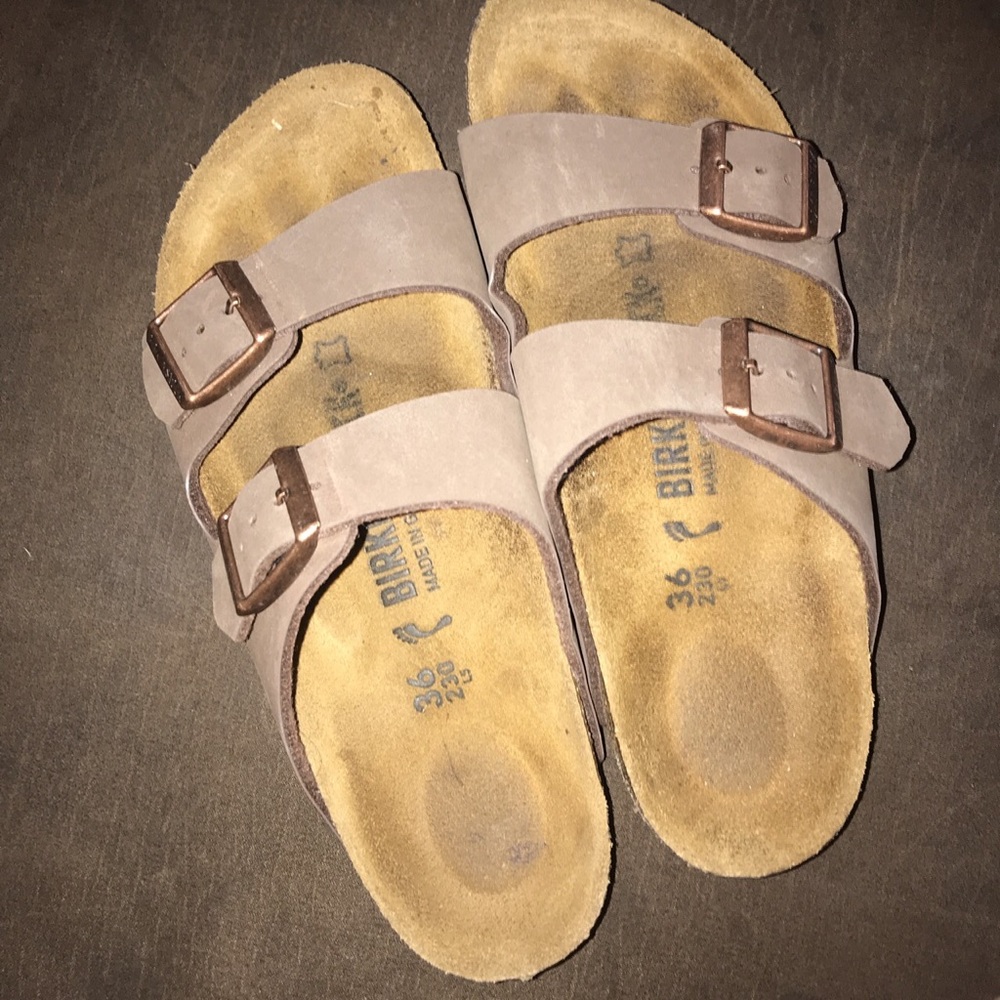 GENTLY WORN Birkenstock’s Arizona Style